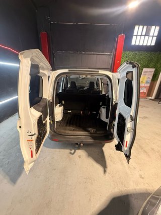 Ford Transit Courier “C” 5 plazas BOLA REMOLQUE