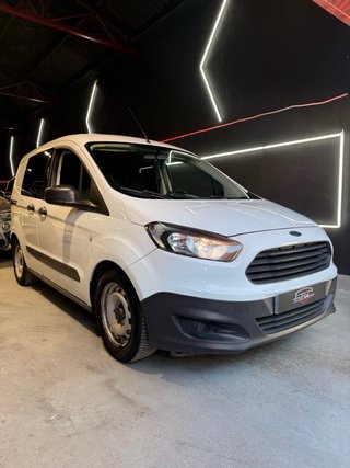 Ford Transit Courier “C” 5 plazas BOLA REMOLQUE