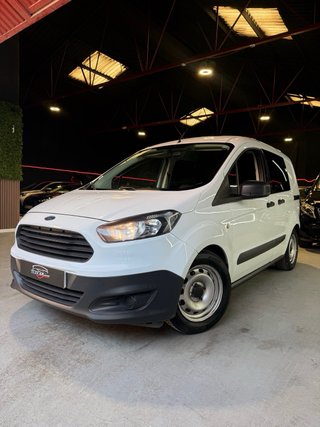 Ford Transit Courier “C” 5 plazas BOLA REMOLQUE