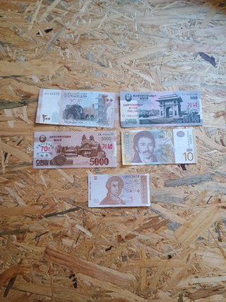 Lote 4 de 20 Billetes del Mundo