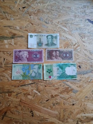 Lote 4 de 20 Billetes del Mundo