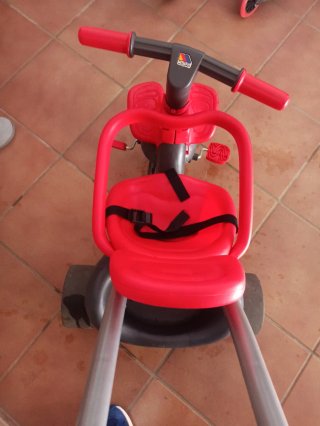 Triciclo infantil monto rojo y gris