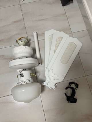 Ventilador de techo blanco