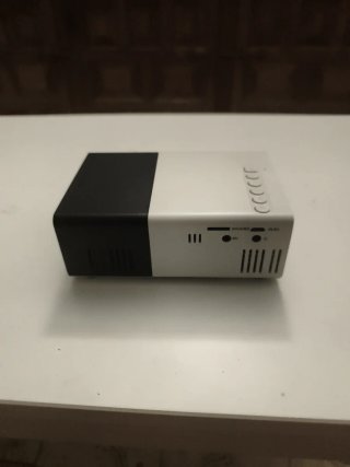 Mini proyector LED genérico