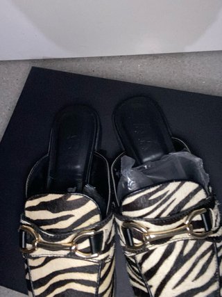 Mocasines efecto cebra Zara