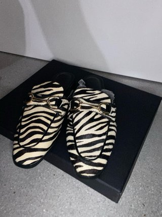 Mocasines efecto cebra Zara