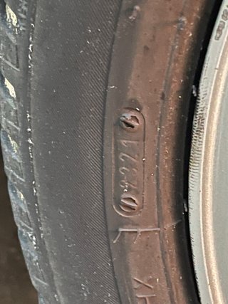 4 Llantas Toledo GT mk1 1L con tapas y neumáticos