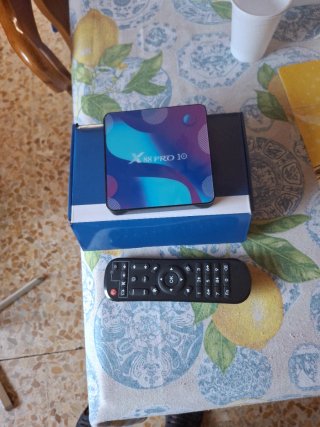 TV Box Android X88 Pro 10 con orologio