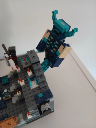 Lego Minecraft 21246 Deep Dark Battle. Completo
