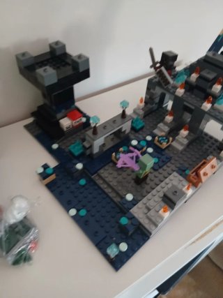Lego Minecraft 21246 Deep Dark Battle. Completo