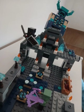 Lego Minecraft 21246 Deep Dark Battle. Completo
