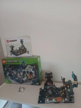 Lego Minecraft 21246 Deep Dark Battle. Completo