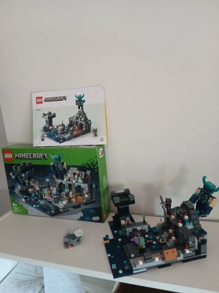 Lego Minecraft 21246 Deep Dark Battle. Completo