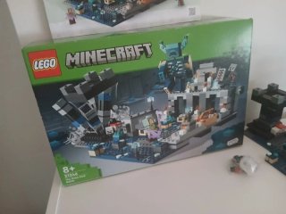 Lego Minecraft 21246 Deep Dark Battle. Completo