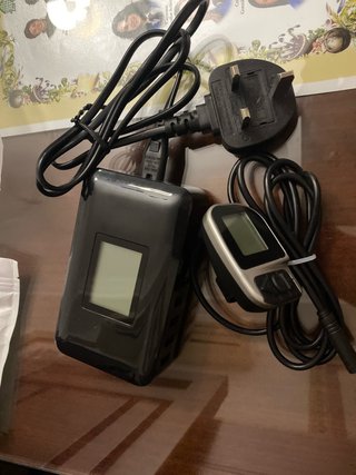 Cargador y pantalla bici eléctrica