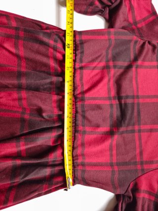 Vestido Boohoo cuadros rojo y negro