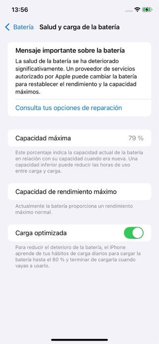 iPhone XR 128GB Blanco, con funda en color azul