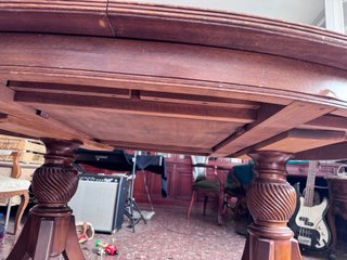 Mesa de comedor ovalada de madera extensible