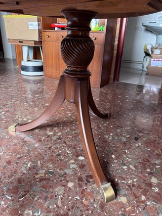 Mesa de comedor ovalada de madera extensible