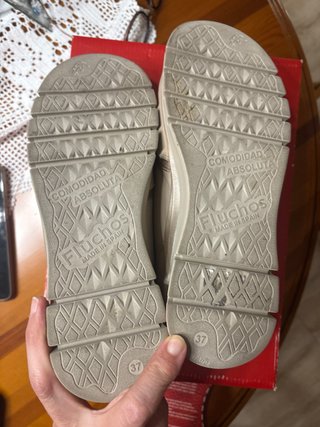 Zapatos Fluchos Beige y Dorado Mujer