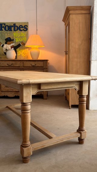 Mesa de comedor antigua de roble