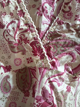 Blusa estampada cruzada blanca y rosa
