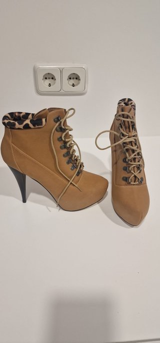 Botines de tacón marrones talla 39