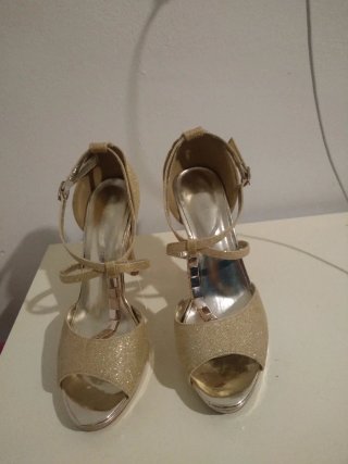 Sandalias Doradas y Plateadas Brillantes