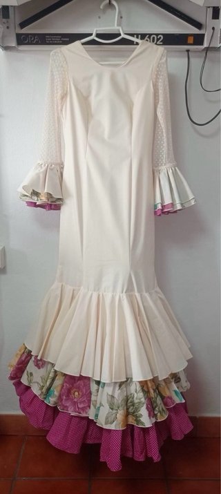Traje de Flamenca blanco y multicolor