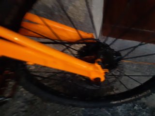 MTB Cannondale Naranja con telaio in carbonio