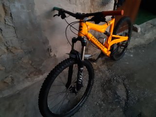 MTB Cannondale Naranja con telaio in carbonio