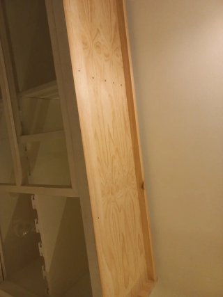 Vitrina de madera pino con cristal