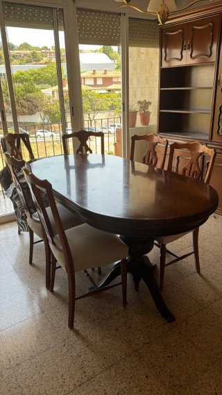Mesa y sillas
