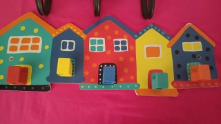 Lote 2 percheros decorativos casitas