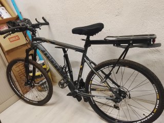 Bicicleta con herramientas