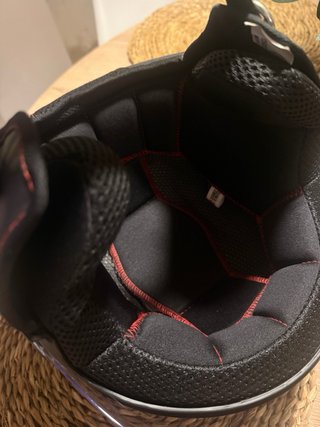 Casco de moto Jet negro con visera