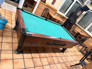 Mesa de billar con monedero 1€ Negociable
