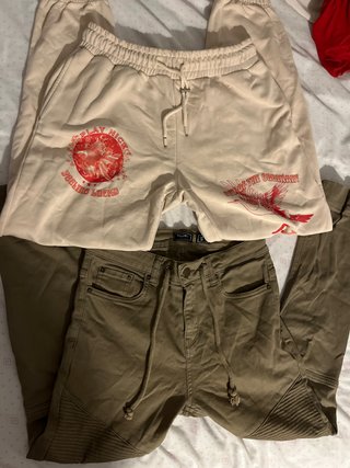 2 Pantalones: Beige y Verde
