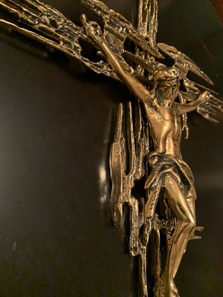 crucifijo de pared en bronce  77 ctms