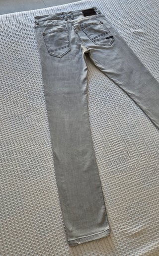 Pantalón gris ajustado vaquero Pull&Bear
