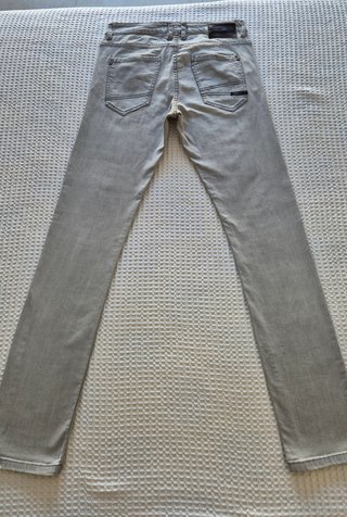 Pantalón gris ajustado vaquero Pull&Bear