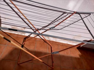 Tendedero plegable con alas metálico.