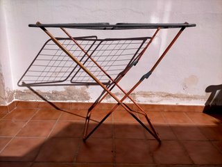 Tendedero plegable con alas metálico.