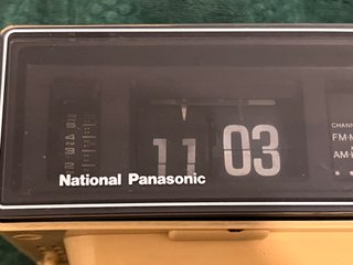 Radio despertador National Panasonic Flip