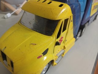 Camión Peterbilt Makita Suzuki Réplica