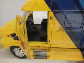 Camión Peterbilt Makita Suzuki Réplica