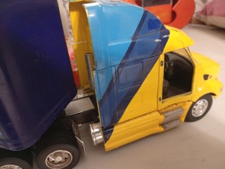 Camión Peterbilt Makita Suzuki Réplica