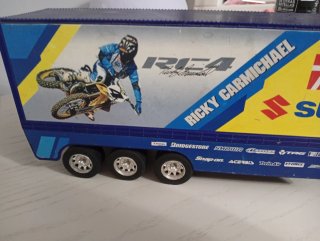 Camión Peterbilt Makita Suzuki Réplica