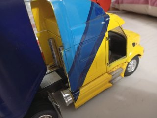 Camión Peterbilt Makita Suzuki Réplica