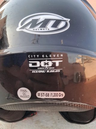 Casco de moto negro MT Helmets